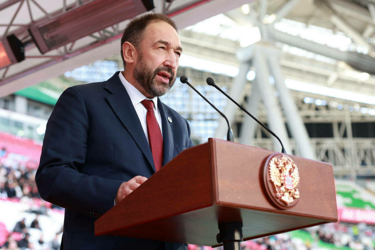 Алексей Песошин финанс хезмәткәрләрен һөнәри бәйрәмнәре белән котлады