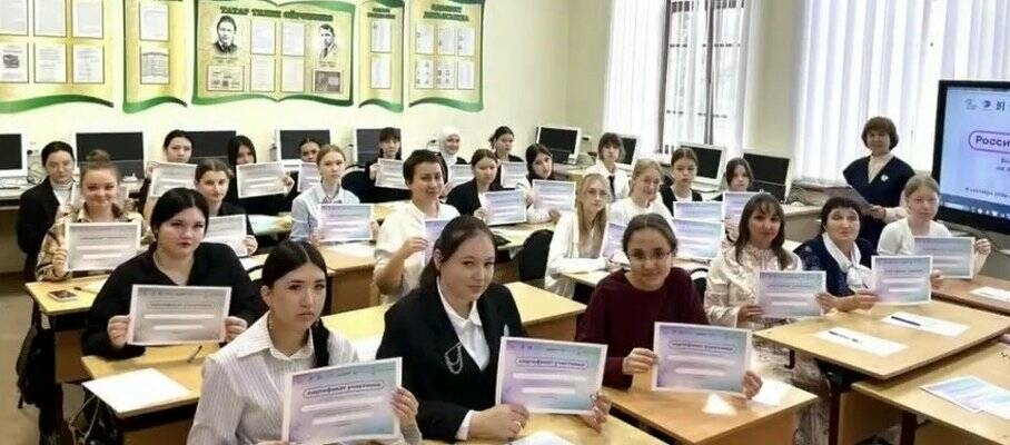 Муса Җәлил исемендәге Минзәлә педагогика көллияте студентлары татарча диктант язды